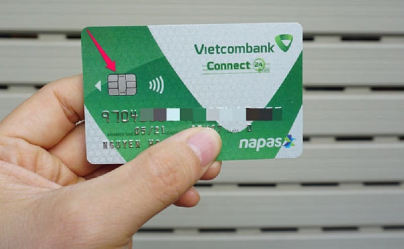 Thẻ chip Vietcombank dùng vi mạch chip để lưu giữ thông tin khách hàng