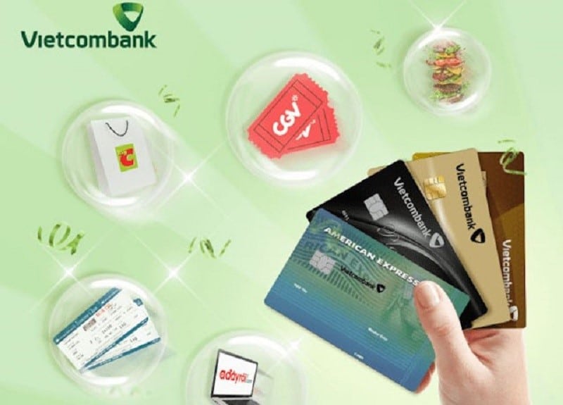 Nên lưu ý về phí dịch vụ và mức lãi suất của thẻ tín dụng Vietcombank
