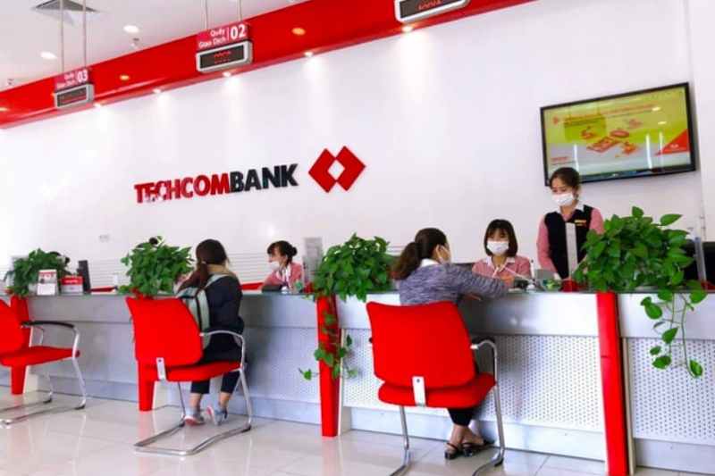 Rút tiền từ thẻ tín dụng Techcombank trực tiếp tại ngân hàng 