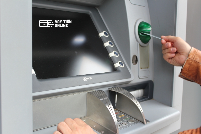 Kiểm tra số dư tài khoản Techcombank qua cây ATM 